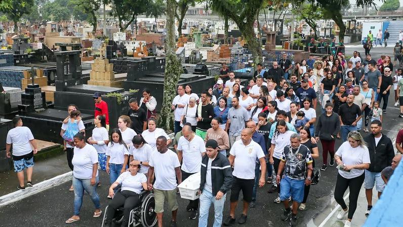 Enterro do menino Ryan Andrade Santos, de 4 anos, que morreu baleado após uma ação da PM no Morro São Bento.