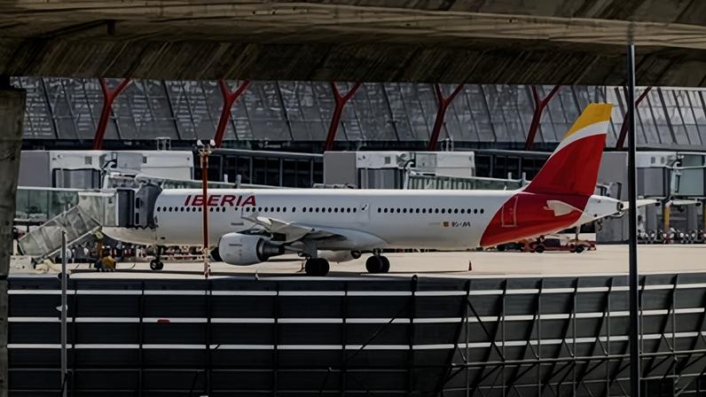 Un avión de Iberia en el Aeropuerto Adolfo Suárez Madrid-Barajas.