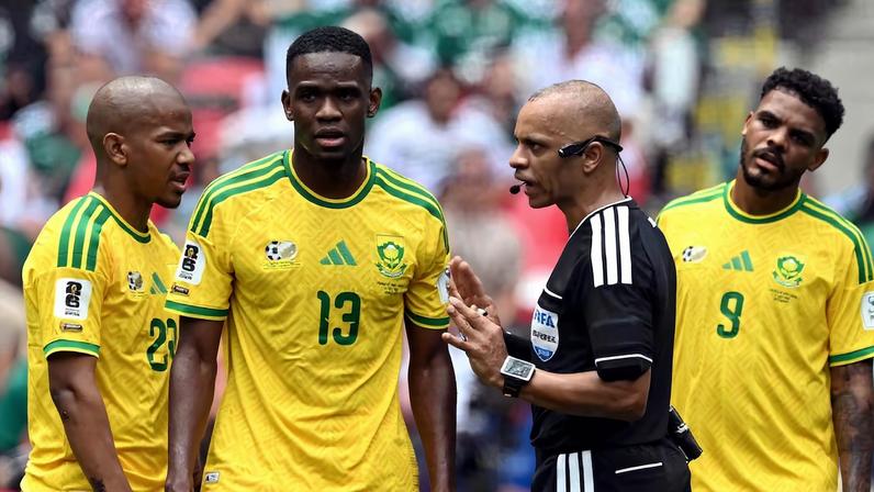 Wilton Sampaio apitou a primeira partida da Copa do Mundo