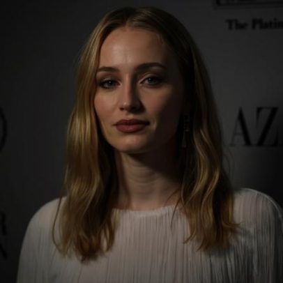 Sophie Turner fala sobre crise dos 30 anos e está pronta para a nova década