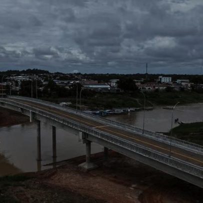 Ponte de R$ 36 milhões desaba no Acre dois anos após inauguração, 4 feridos