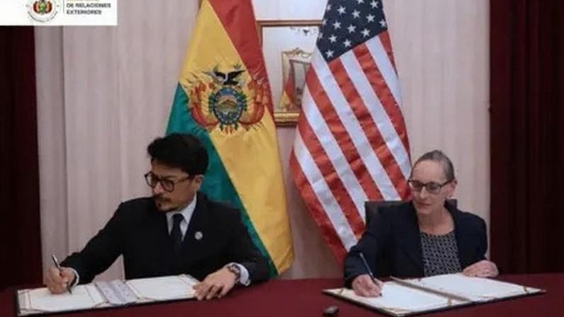 US charge d'affaires Debra Hevia and Foreign Minister Fernando Aramayo in a picture from Bolivia's foreign ministry