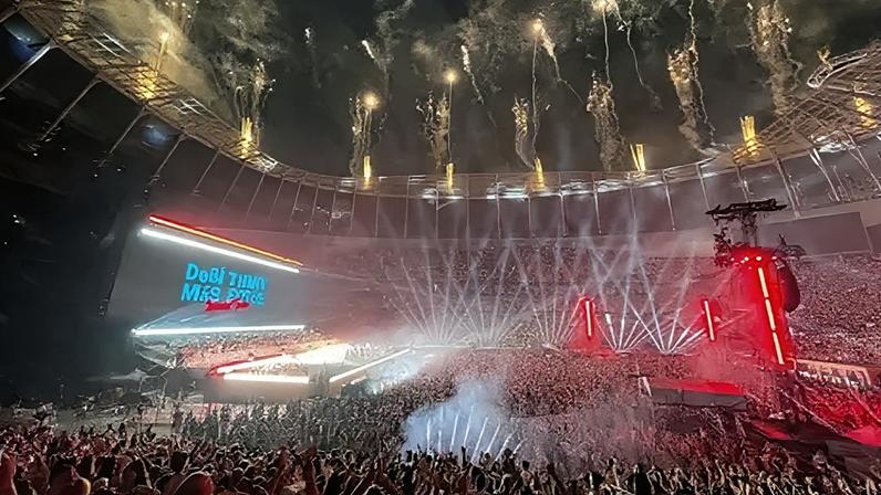 Bad Bunny ilumina Londres com show histórico em estádio