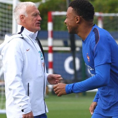 Deschamps rebate críticas por Mbappé como 9 da França