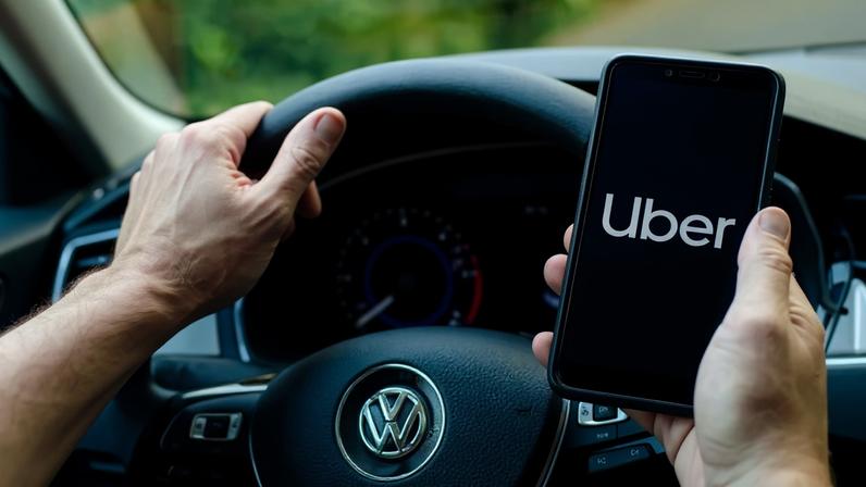 Uber retira 22 modelos das categorias Comfort e Black