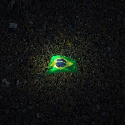 Direita e esquerda disputam eleição pelo verde e amarelo na véspera da Copa