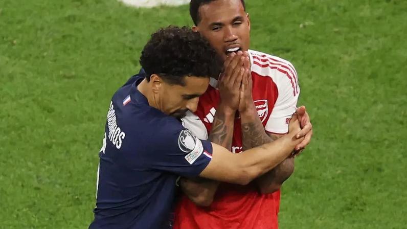 Marquinhos consola Gabriel Magalhães após a final da Champions League –