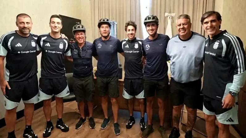Torcedores foram recebidos pela comissão técnica da Argentina