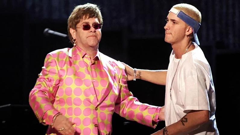 Eminem entrega presente inusitado a Elton John, segundo John Waters