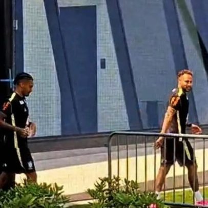 Neymar treina com bola pela primeira vez na Seleção e recebe batismo
