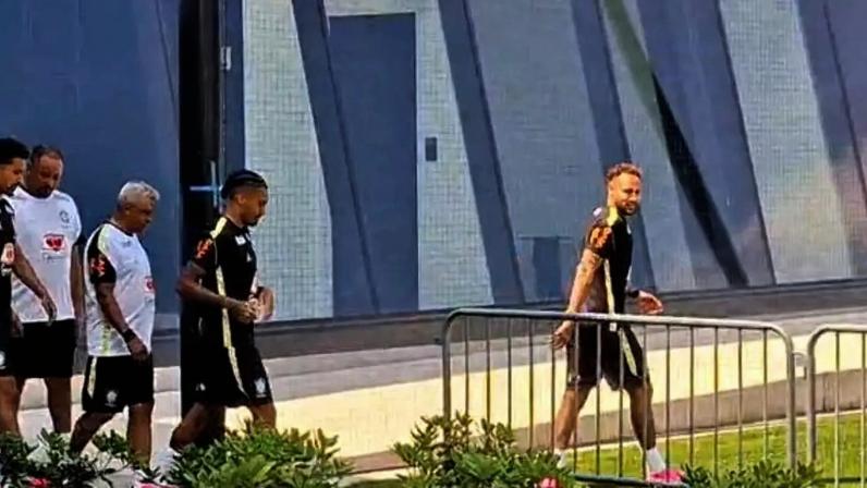 Neymar treina com bola na Seleção Brasileira pela primeira vez –
