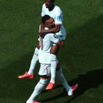 França vence Noruega com show de Dembelé e fecha fase de grupos com 100%