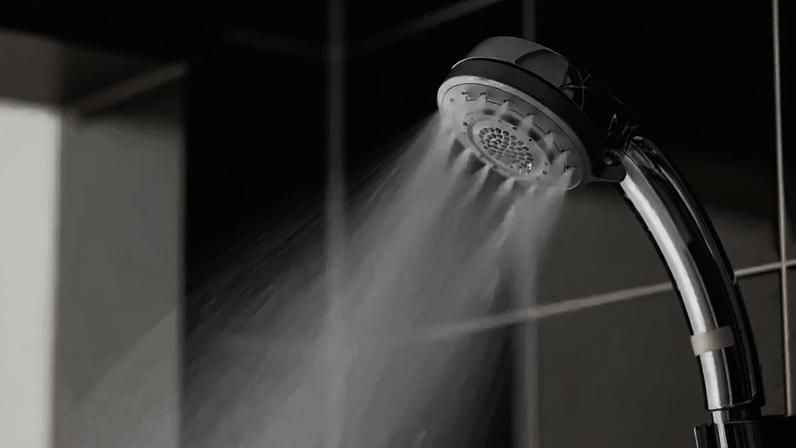O banho muito quente pode afetar a saúde da pele