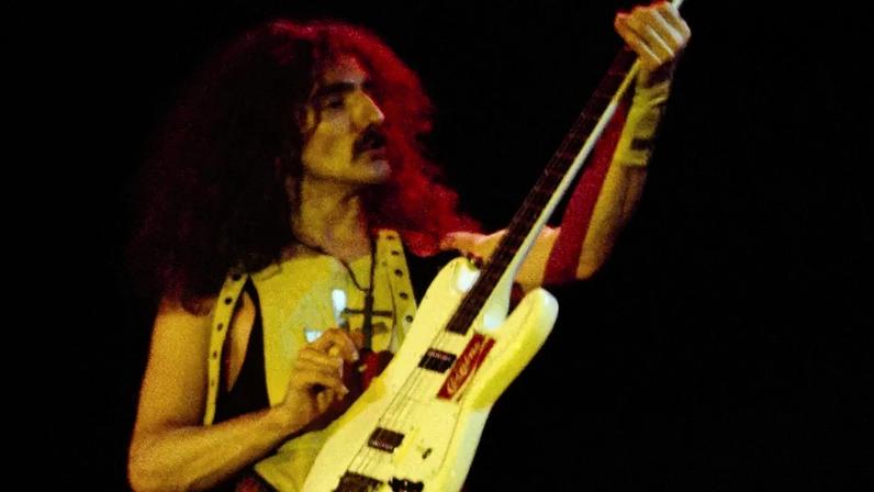 Geezer Butler, baixista do Black Sabbath, em 1973