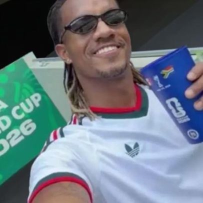 Carrillo acompanha abertura da Copa no México, evita camisa verde