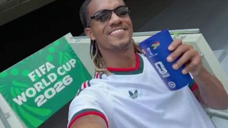 Carrillo usou a camisa branca do México para evitar problemas –