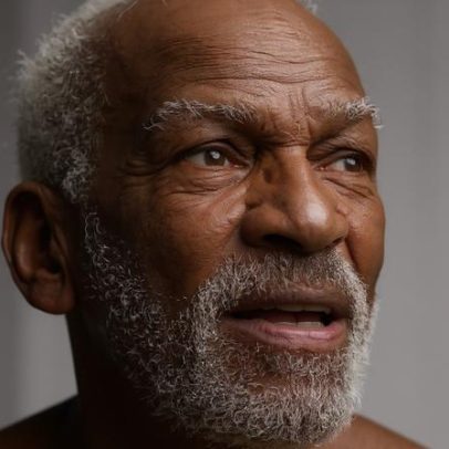 Camila Pitanga celebra 87 anos do pai Antonio Pitanga, 'Rei Sol'