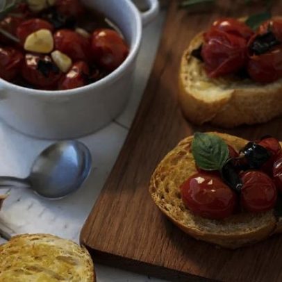 Tomates-cereja marinados: entrada rápida e saborosa