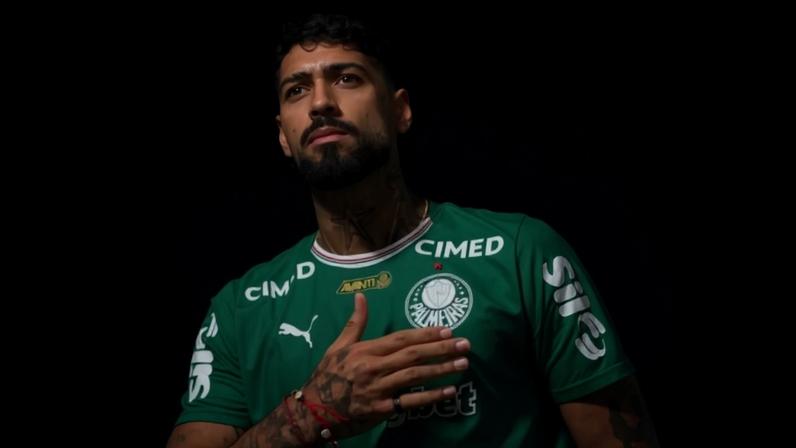 Barboza recebeu cartão vermelho quando ainda defendia o Botafogo –