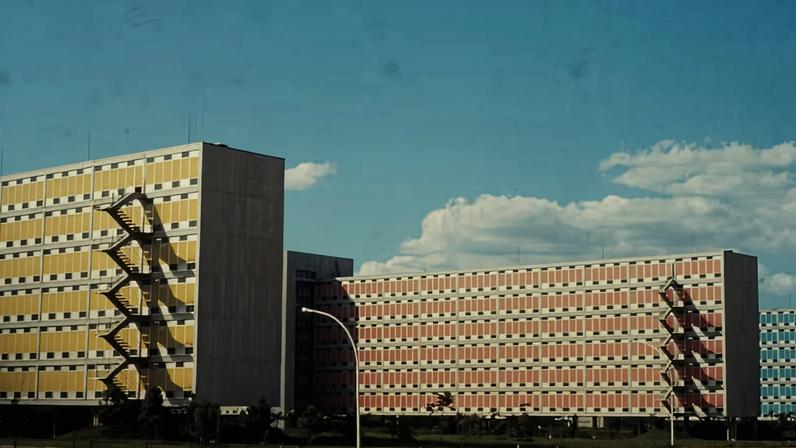 O Conjunto Residencial da Universidade de São Paulo (CRUSP), de João Batista Vilanova Artigas e Carlos Cascaldi, é uma das obras-chave da chamada Escola Paulista, reunindo racionalidade construtiva, brutalismo e preocupação social