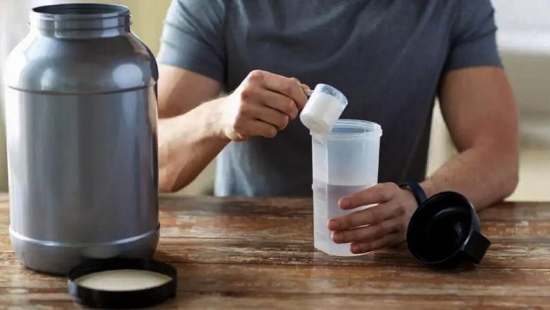 A creatina está entre os suplementos mais estudados do mundo e seus benefícios vão além da performance esportiva
