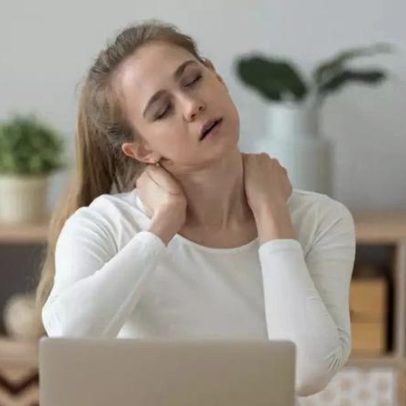Como evitar dores nas costas no trabalho ao ficar sentado por longos períodos
