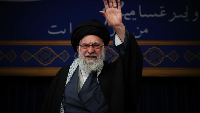Imagem colorida mostra o líder supremo do Irã, aiatolá Ali Khamenei - Metrópoles