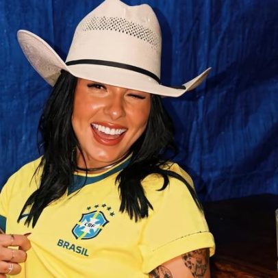 Ana Castela mistura estilo Boiadeira com look de torcedora na estreia do Brasil