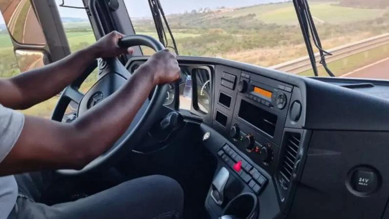 Cuidar da saúde mental dos motoristas é também uma resposta à escassez de mão de obra e uma questão de segurança nas estradas