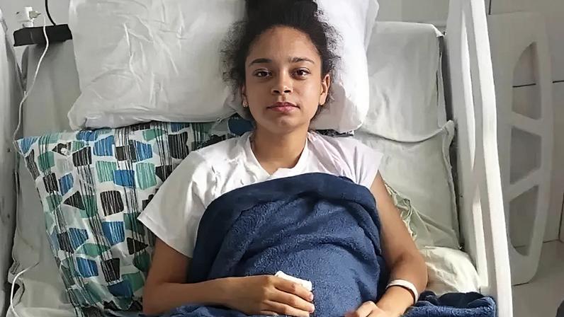 Familiares abrem vakinha para menina que sofreu ataque de tubarão