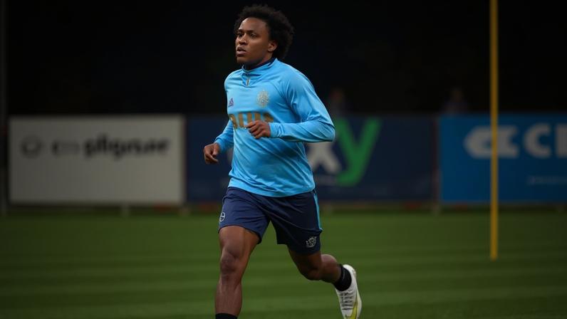 Willian recebe sondagens da MLS e Emirados Árabes –