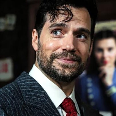 Henry Cavill, ícone de Hollywood, conquista fãs ao redor do mundo