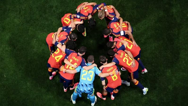 Jogadores da Espanha em reunião antes de partida contra Cabo Verde, pela Copa do Mundo de 2026