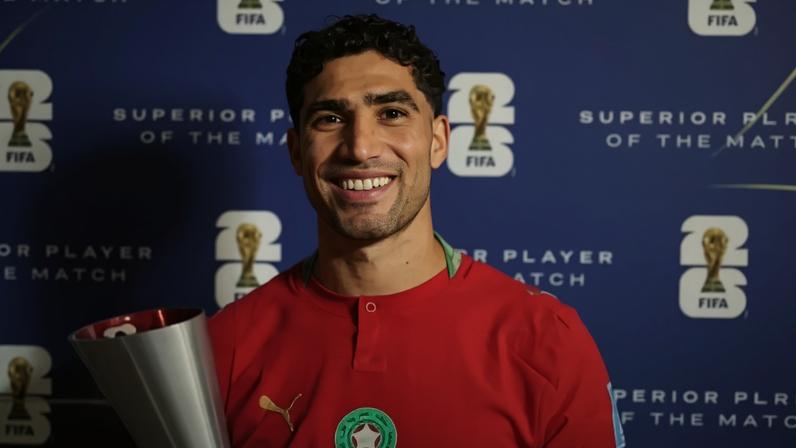 Hakimi (à esquerda) comemora gol da seleção marroquina –