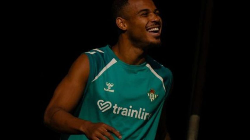 Natan em disputa de bola com Mbappé pela La Liga –