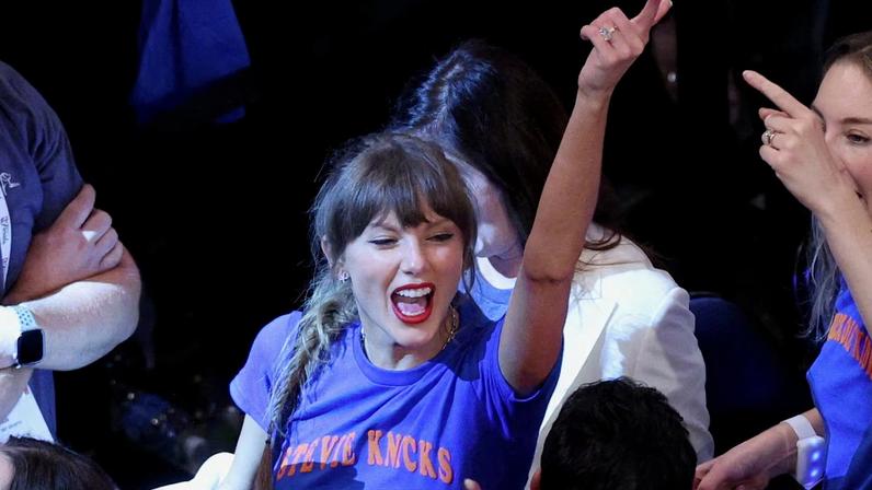 Fãs usam Copa do Mundo para exaltar shows de Taylor Swift em estádio lotado