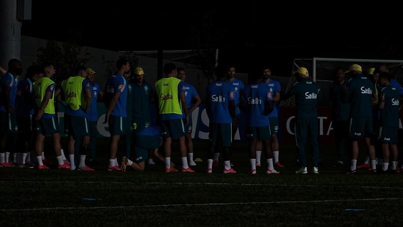 Ibañez e Paquetá treinam específico e podem ser titulares na estreia da Copa