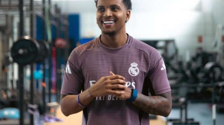 Rodrygo Goes e Jon Vlogs promovem festa secreta com convidados selecionados –