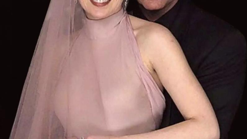 Sharon Stone casou-se com o jornalista Phil Bronstein no dia 14 de Fevereiro de 1998