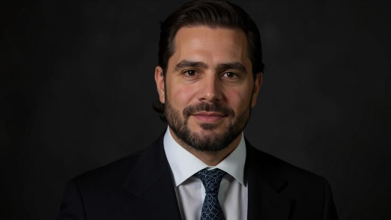 Da esquerda para direita: Luiz Phillipi Machado de Moraes Mourão, conhecido como Sicário de Daniel Vorcaro, dono do Master.
