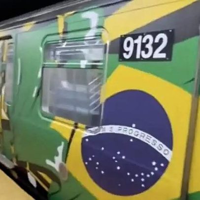 Trens do metrô de Nova York adesivados com bandeiras das seleções da Copa