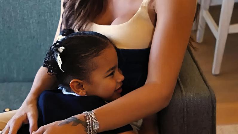 Mavie, de 2 anos, ficou feliz ao descobrir sobre a gravidez da mãe, Bruna Biancardi