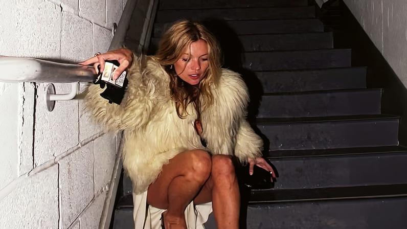 A verdade sobre a famosa foto Party Girl Kate Moss de Greg Brennan