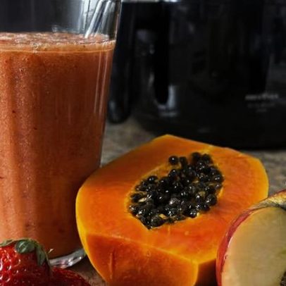 Nova bebida combina mamão, maçã, morango e açafrão