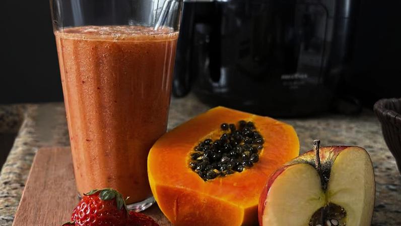 Nova bebida combina mamão, maçã, morango e açafrão