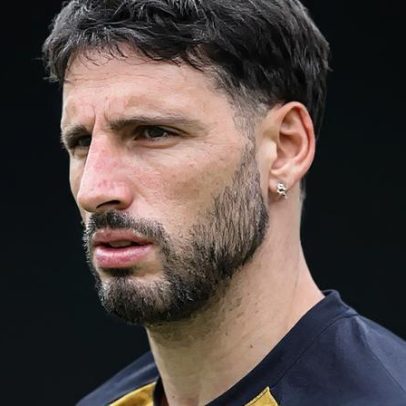 Calleri negocia renovação com cláusula por desempenho no São Paulo