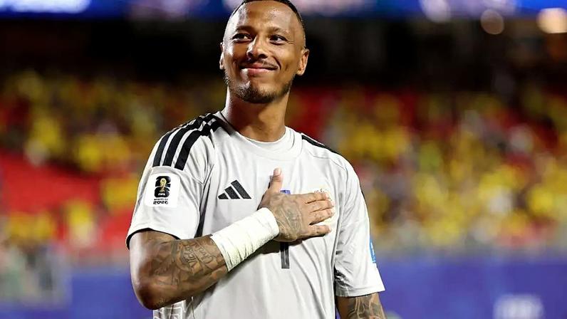 O goleiro Eloy Room, de Curaçao, em campo após empate