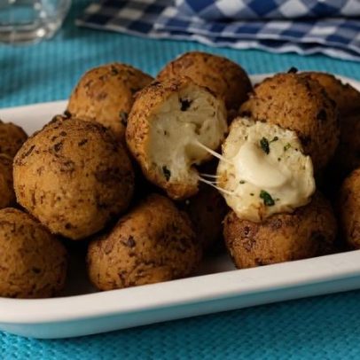 Almôndegas de peixe com molho: prato leve e saboroso