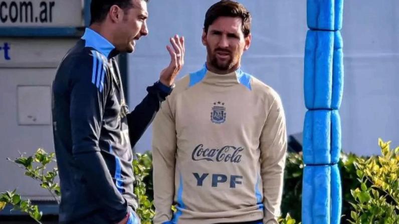 Scaloni em entrevista coletiva –