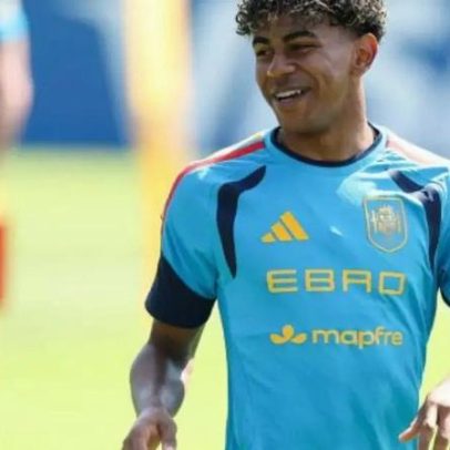 Lamine Yamal elogia Messi como o melhor da história
